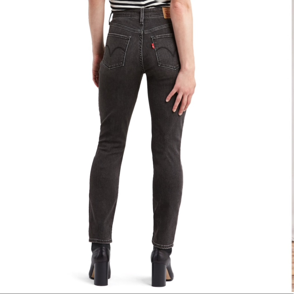 NWT Levi’s Classic Midrise Skinny Jean